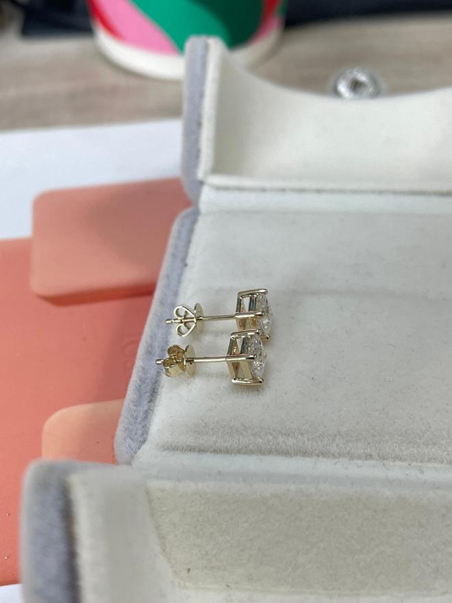 超美的一款公主方钻石耳钉AG真人平台随意搭配都(图3) 超美的一款公主方钻石耳钉AG真人平台随意搭配都(图3)
